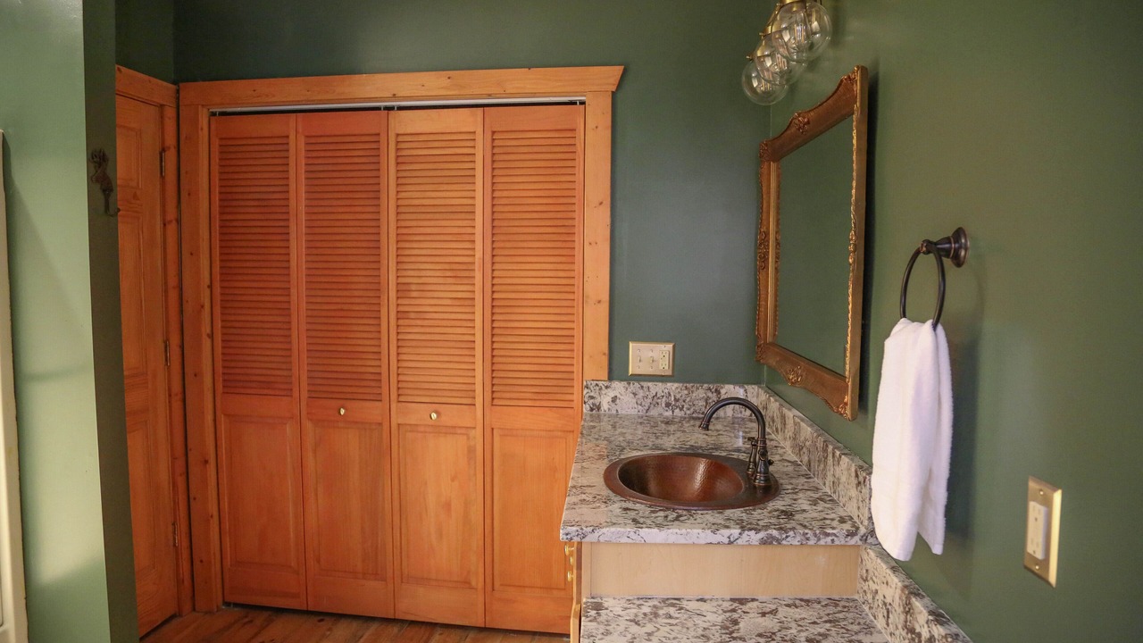 Photo of Bathroom in Mirror Lake