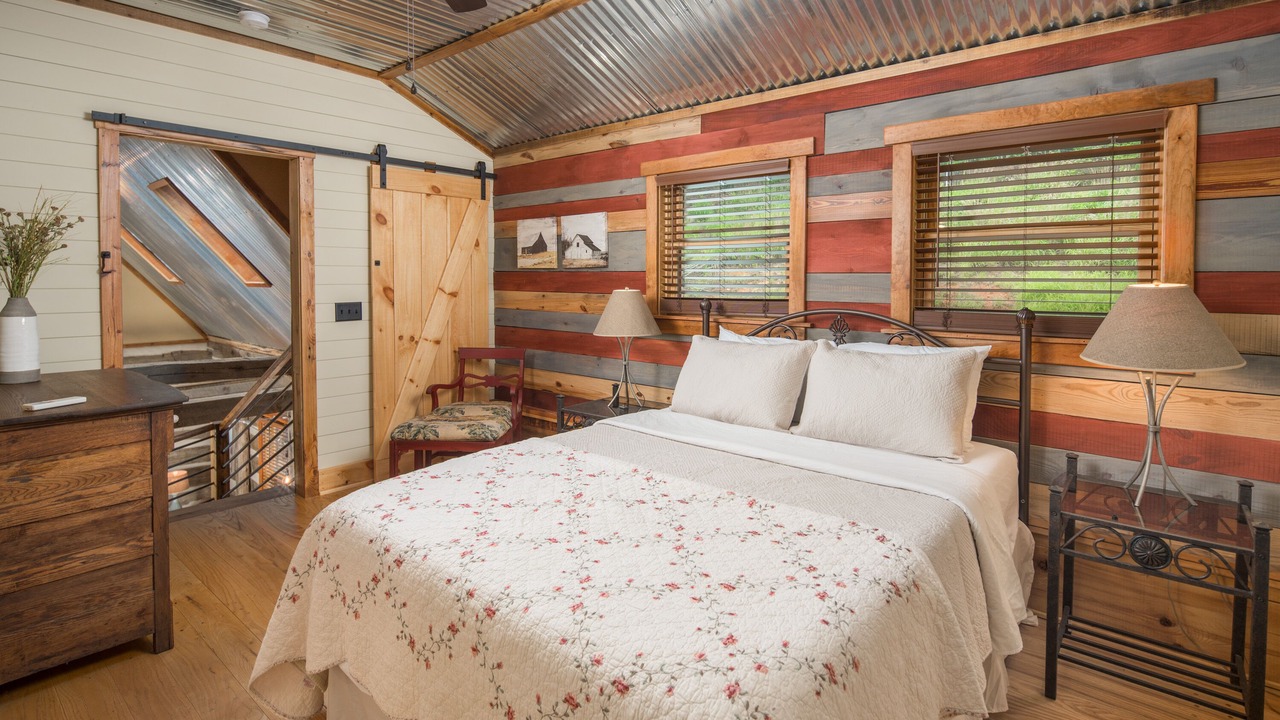 Photo of Bedroom in Lenoir