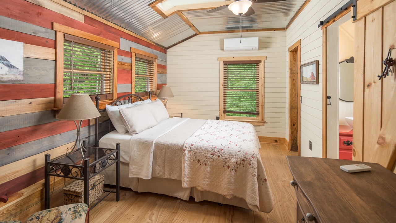 Photo of Bedroom in Lenoir