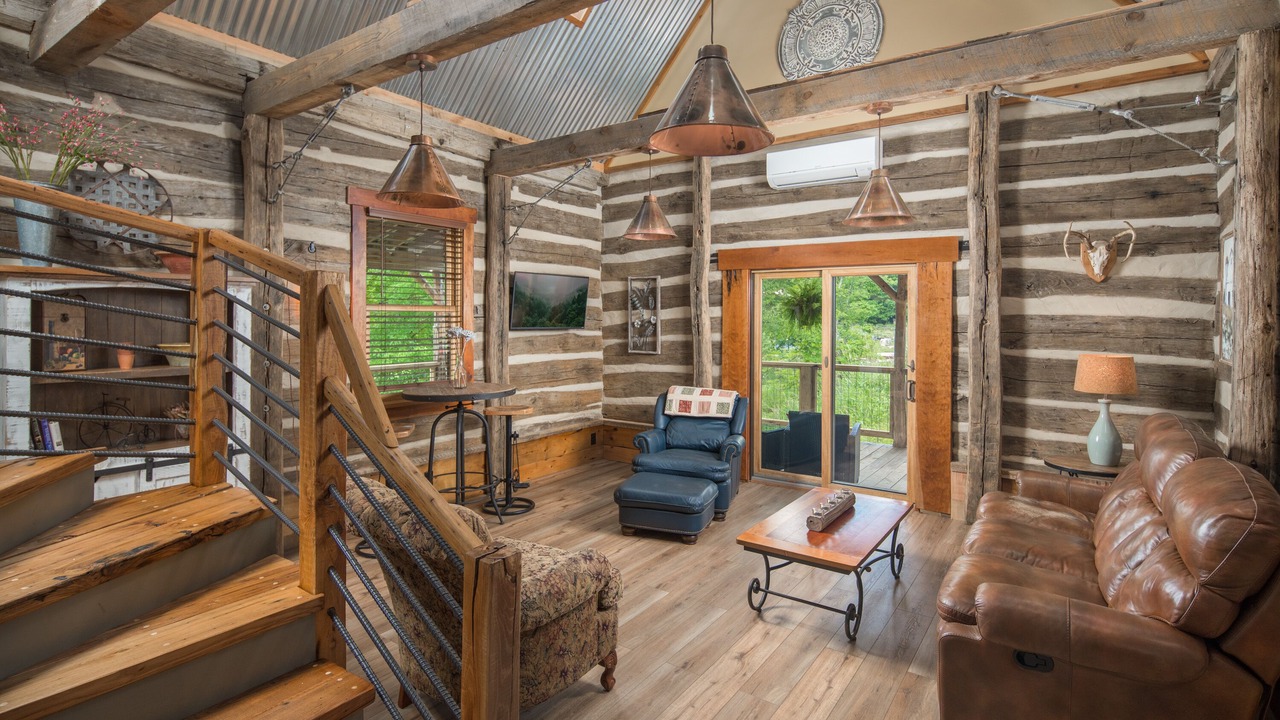Photo of Livingroom in Lenoir