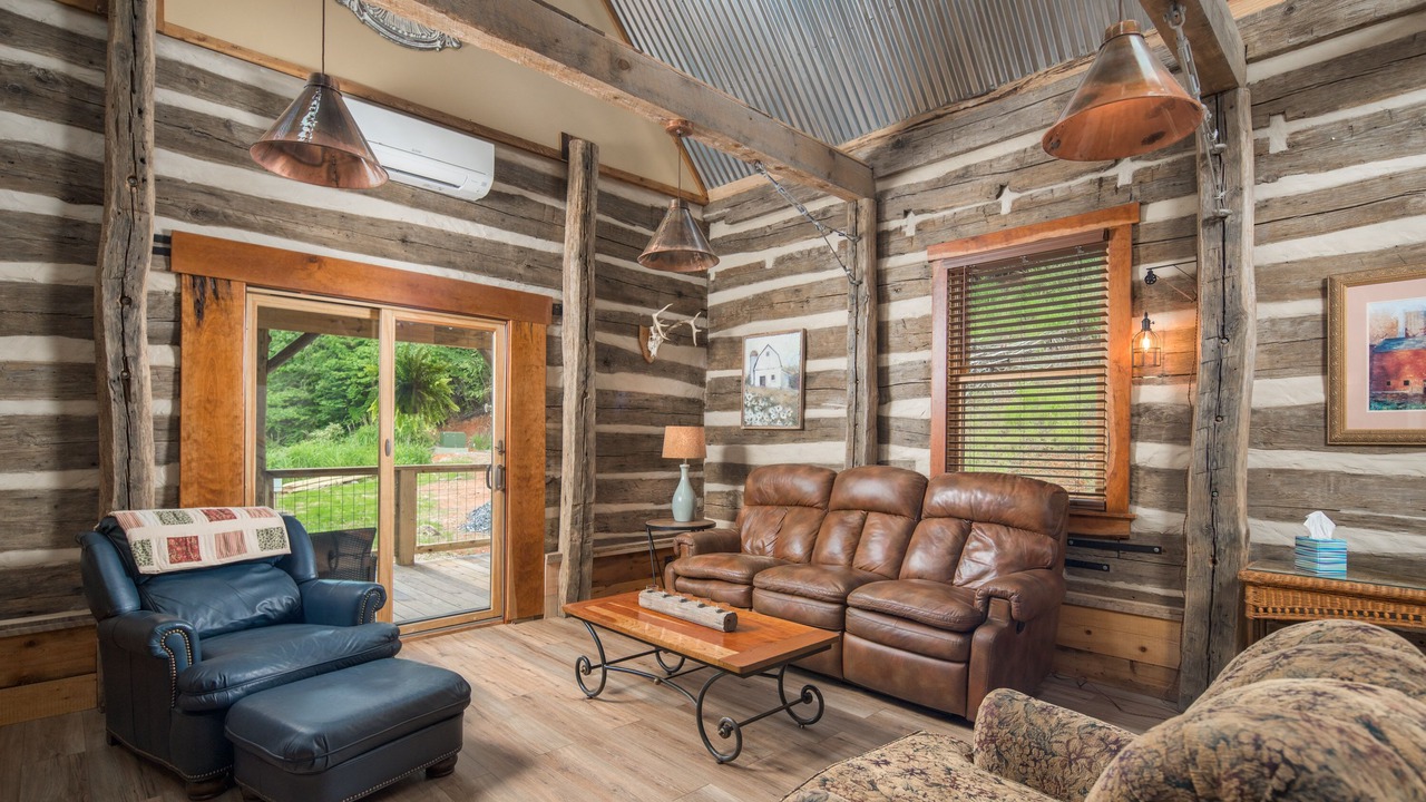Photo of Livingroom in Lenoir