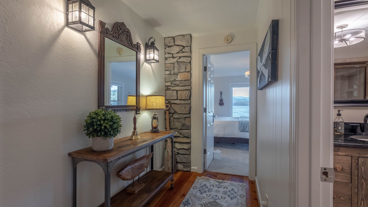 Photo of Bedroom in Lakeview Hills