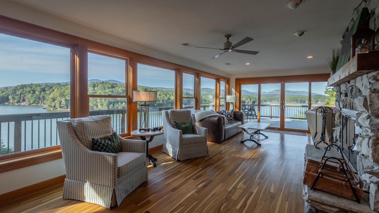 Photo of Livingroom in Lakeview Hills