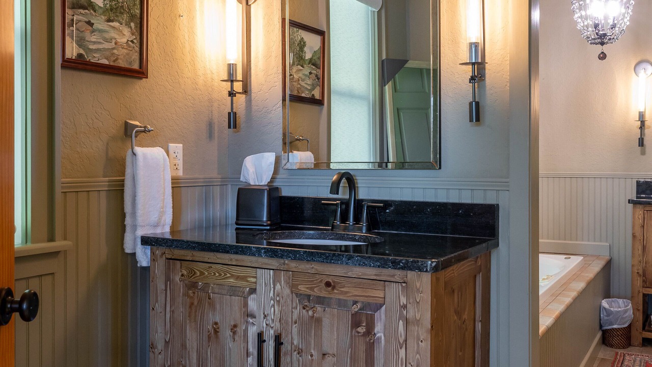 Photo of Bathroom in Lakeview Hills