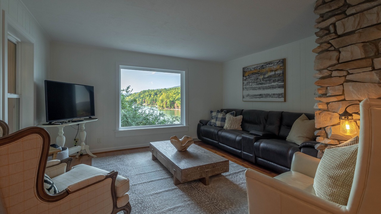 Photo of Livingroom in Lakeview Hills