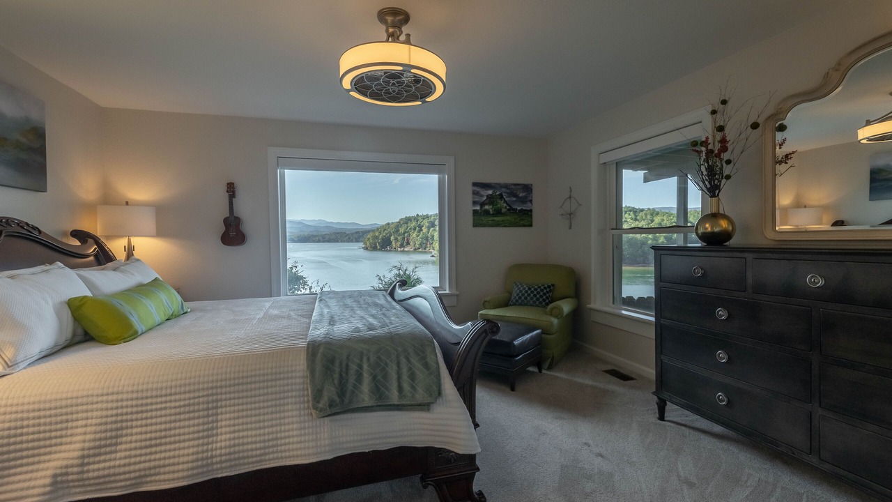 Photo of Bedroom in Lakeview Hills