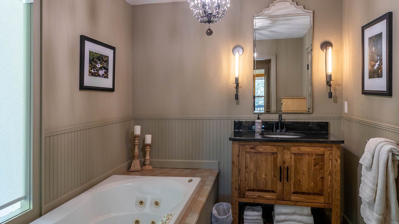 Photo of Bathroom in Lakeview Hills