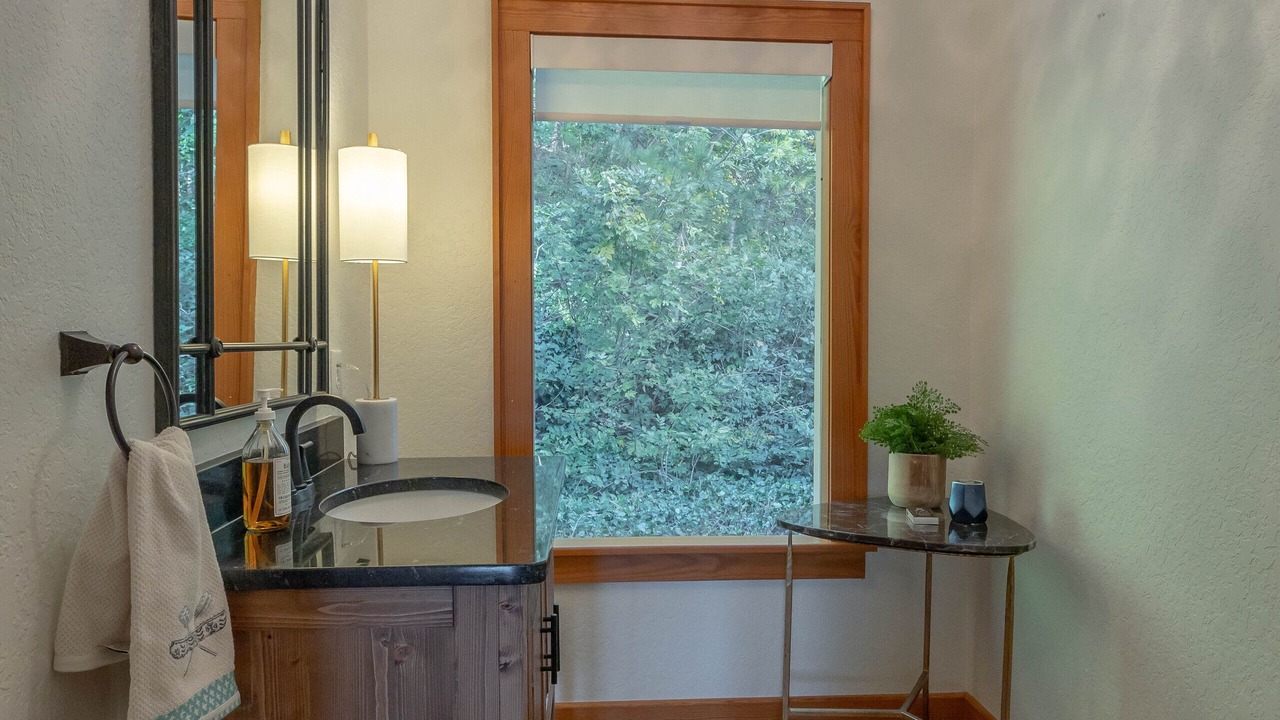 Photo of Bathroom in Lakeview Hills