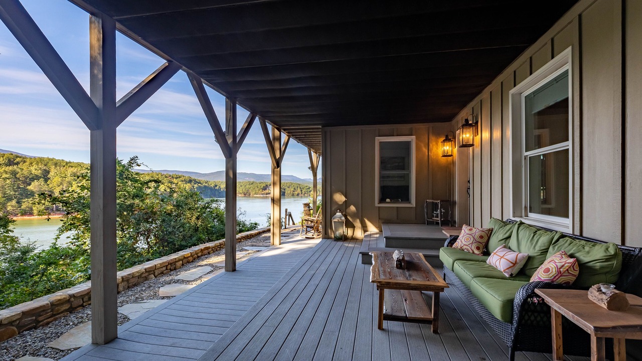 Photo of Patio Balcony in Lakeview Hills