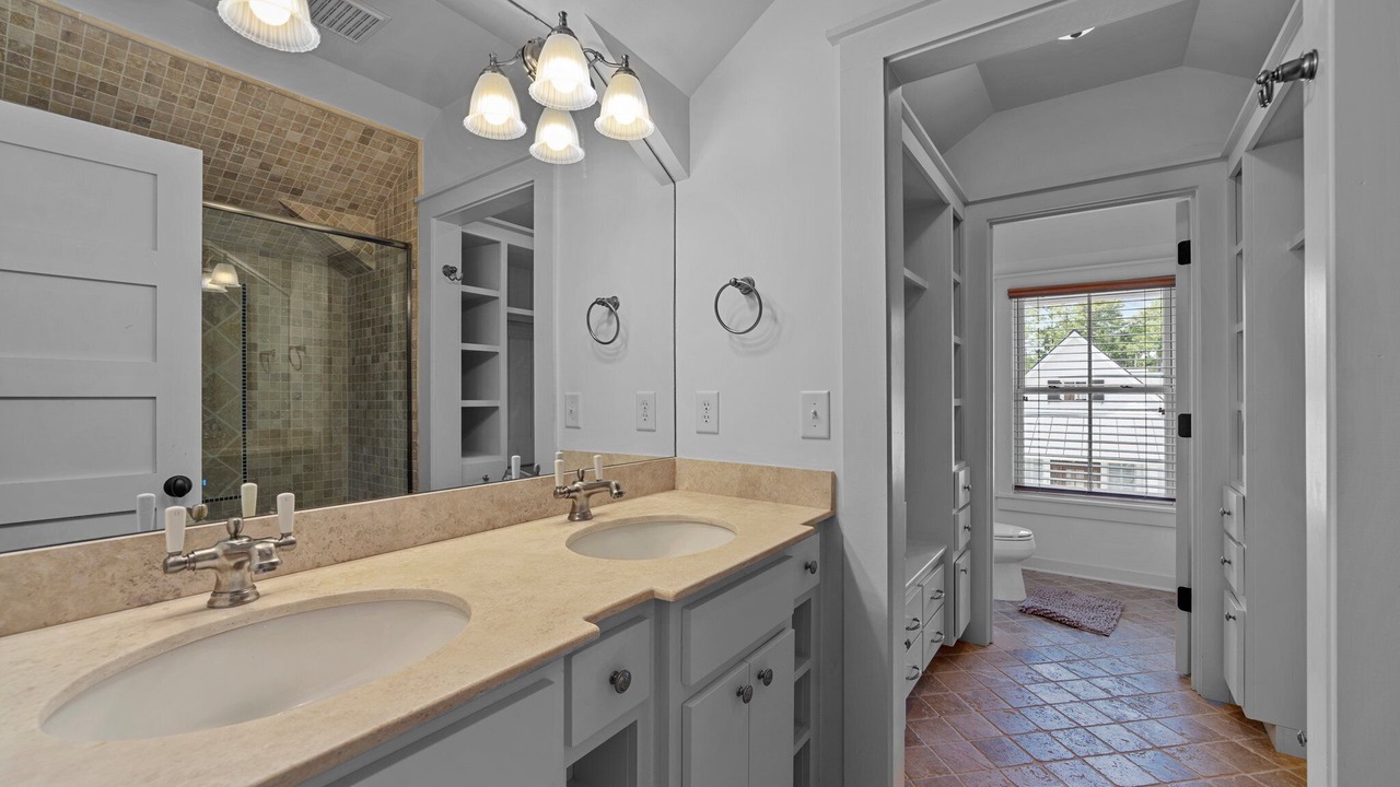 Photo of Bathroom in Oriental