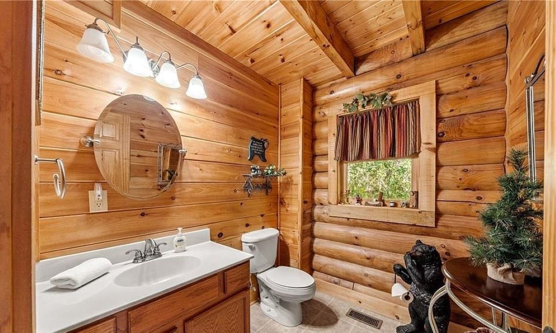 Photo of Bathroom in Maggie Valley