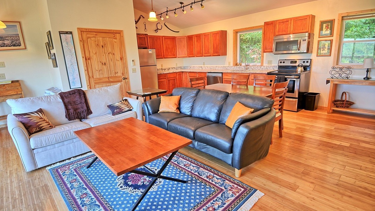 Photo of Livingroom in West Jefferson