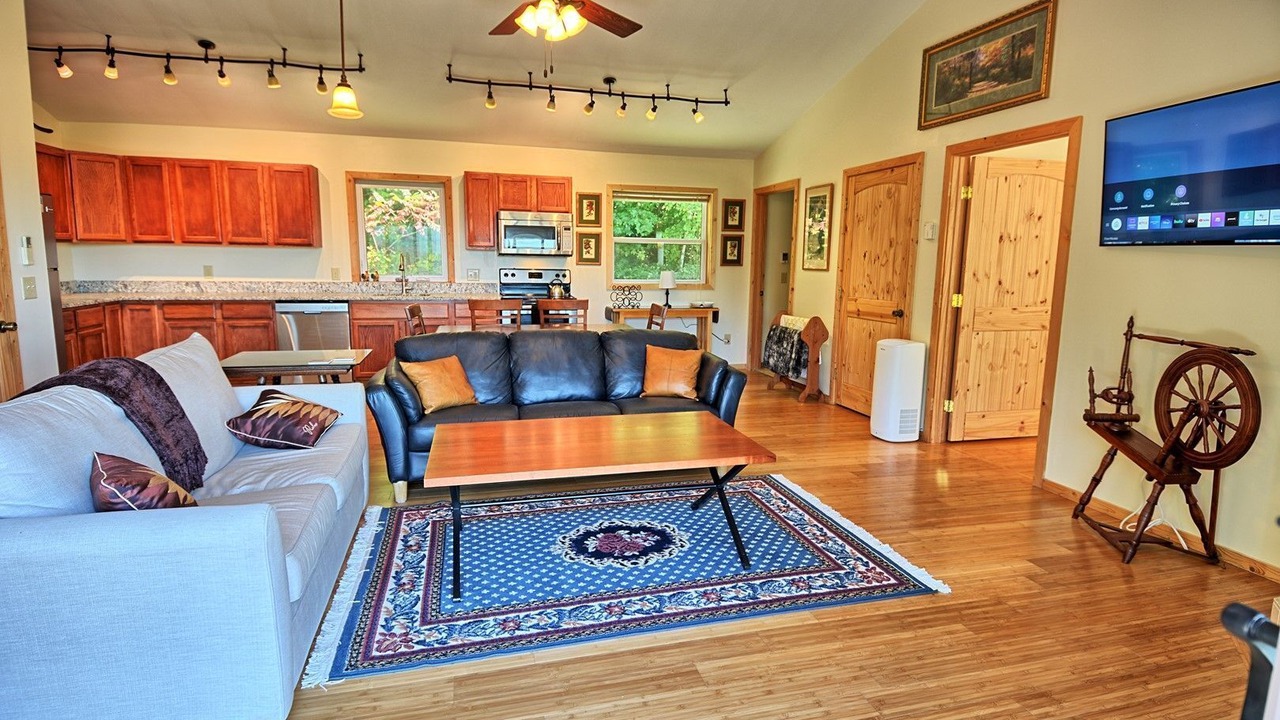 Photo of Livingroom in West Jefferson
