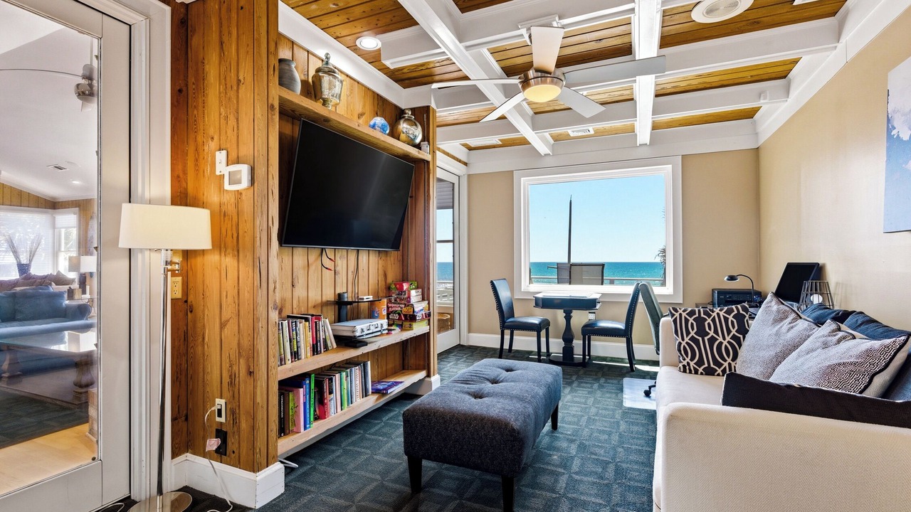 Photo of Livingroom in Long Bay Estates