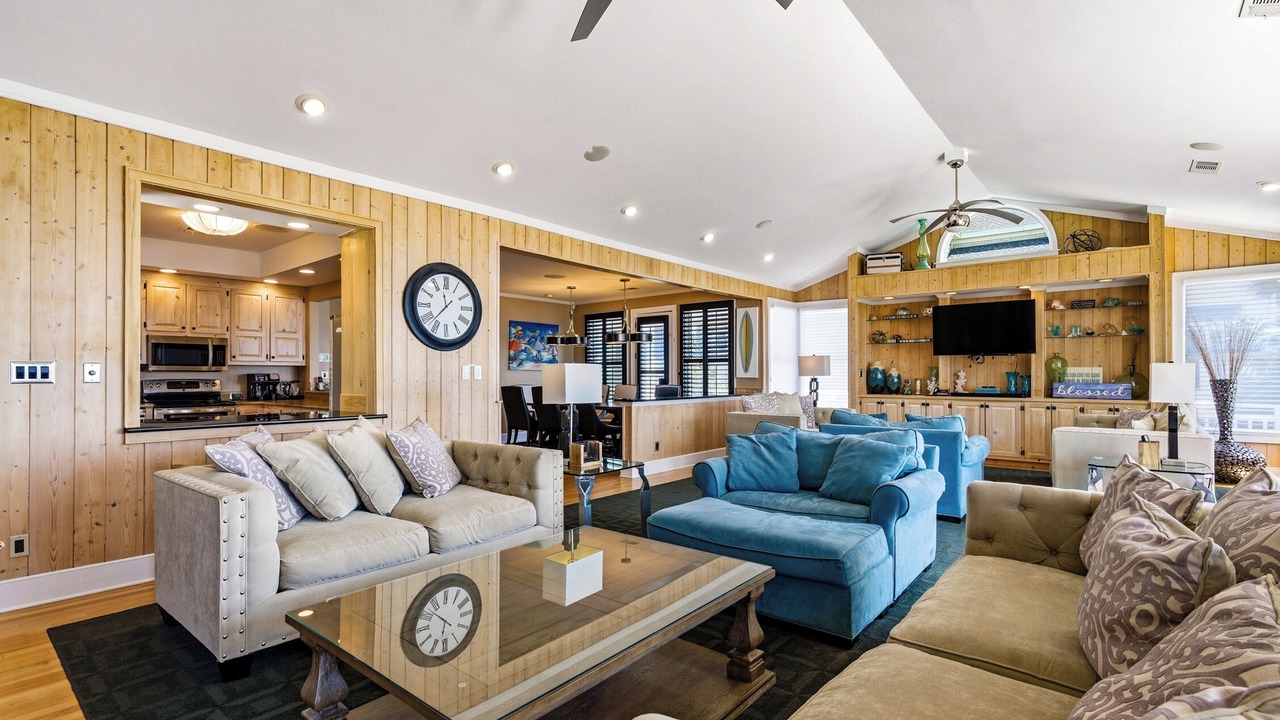 Photo of Livingroom in Long Bay Estates