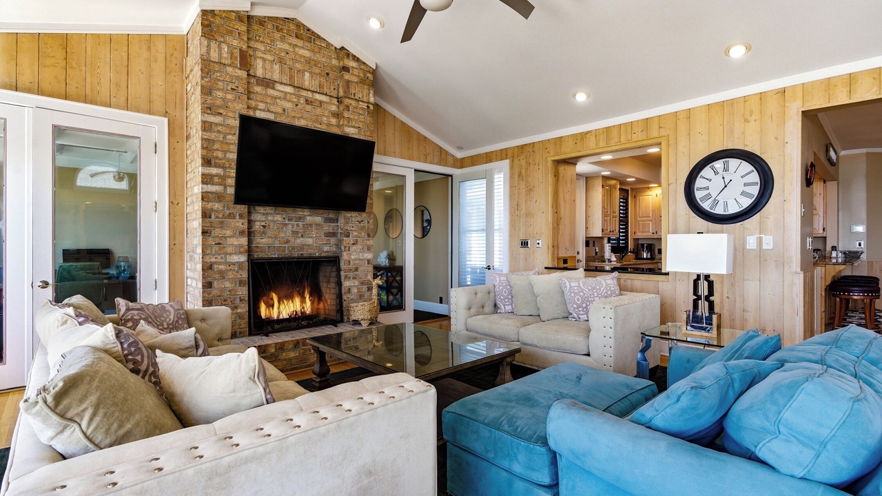 Photo of Livingroom in Long Bay Estates