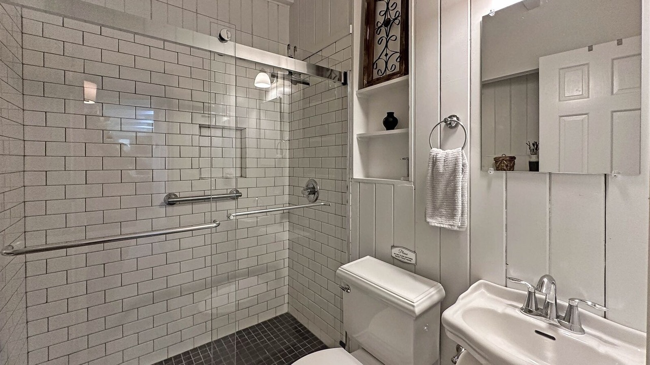 Photo of Bathroom in Highlands Hills