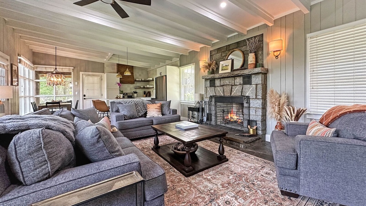 Photo of Livingroom in Highlands Hills