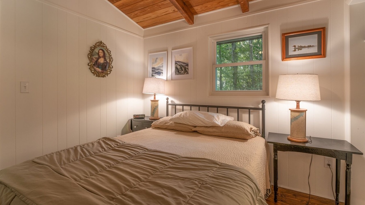 Photo of Bedroom in Cedar Mountain