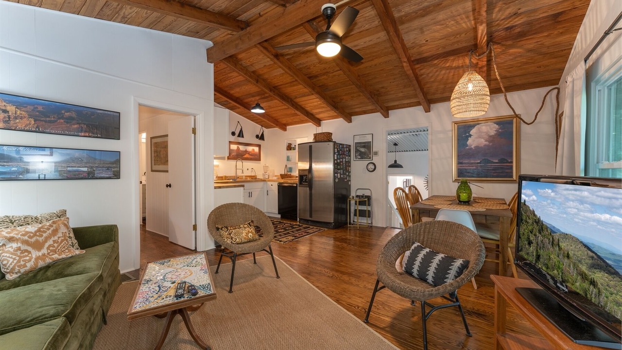 Photo of Livingroom in Cedar Mountain