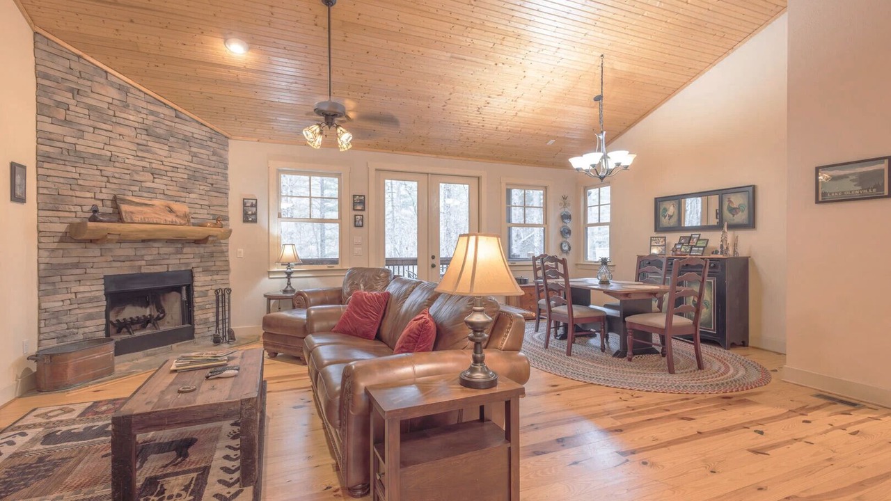 Photo of Livingroom in Bear Lake Reserve