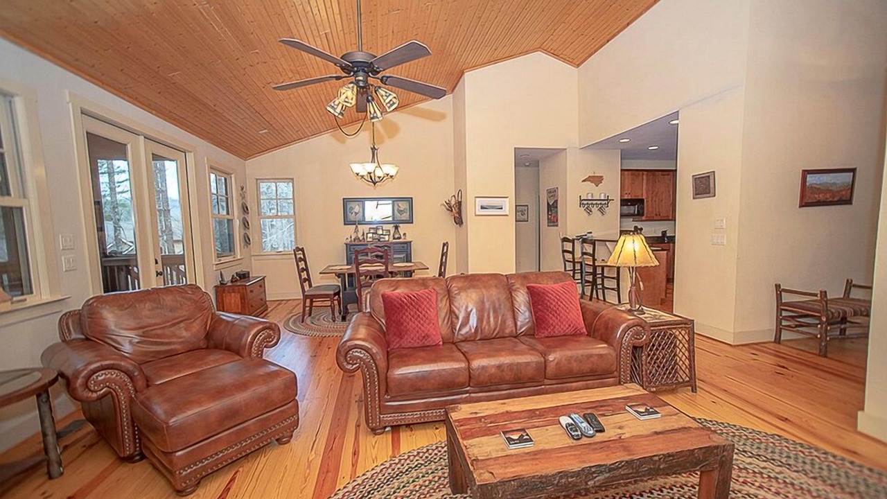 Photo of Livingroom in Bear Lake Reserve