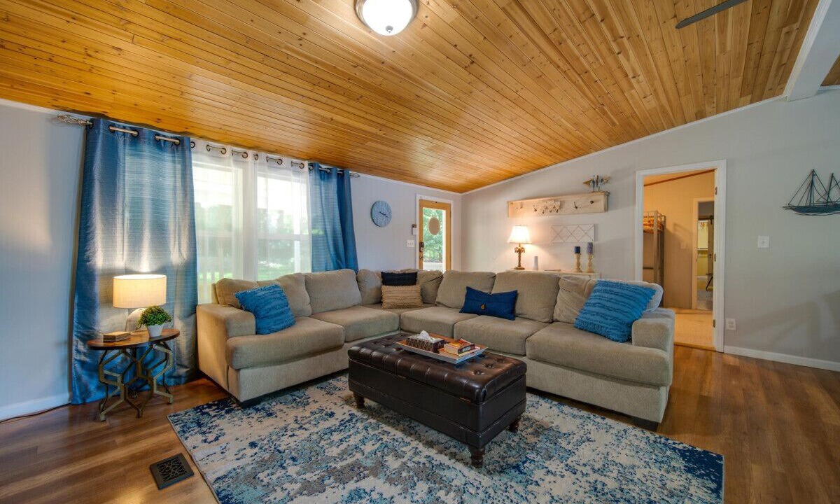 Photo of Livingroom in Steele Creek