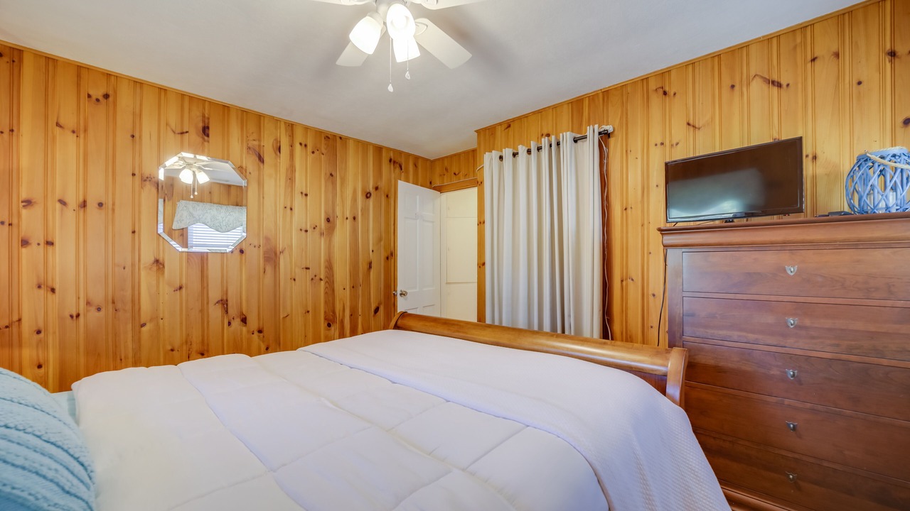 Photo of Bedroom in Lake Junaluska