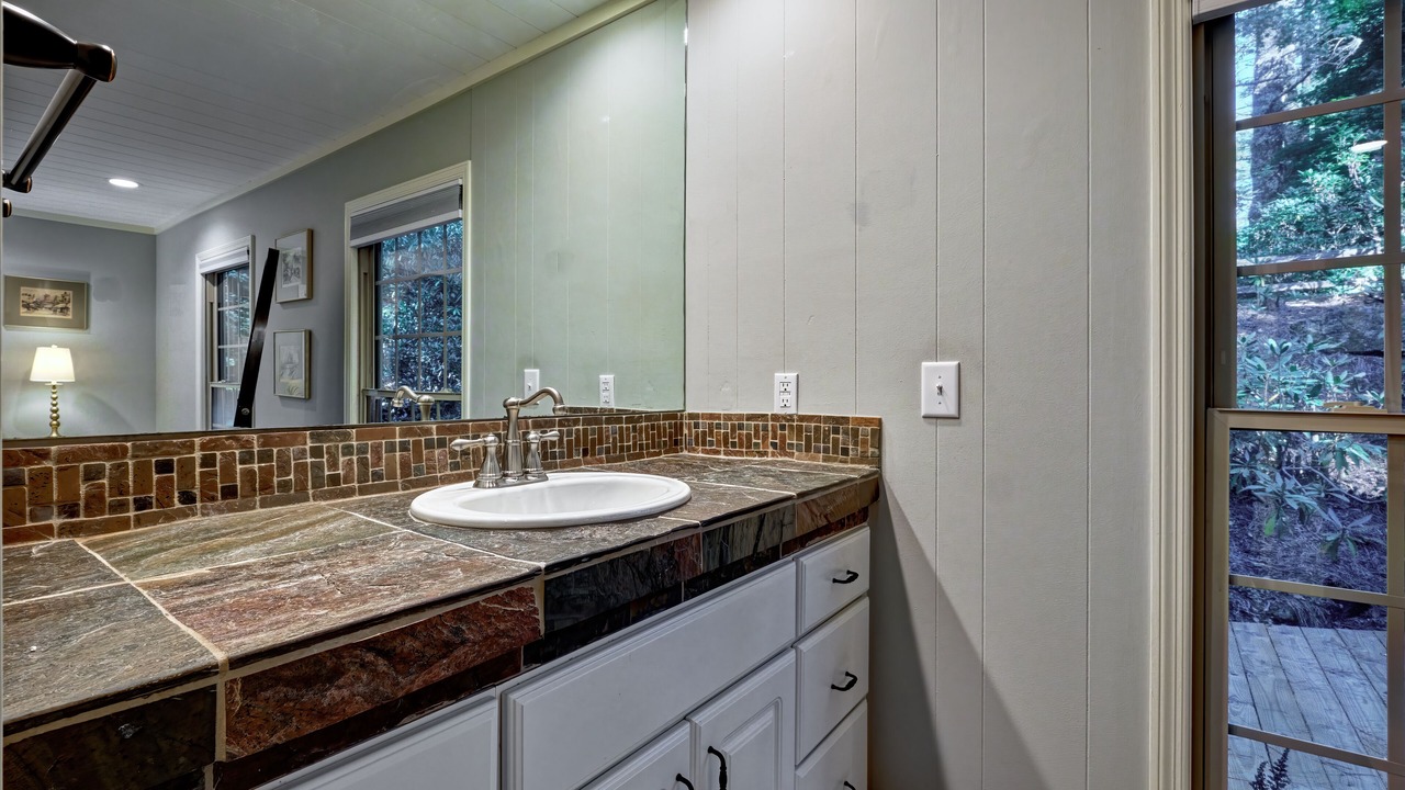 Photo of Bathroom in Mirror Lake