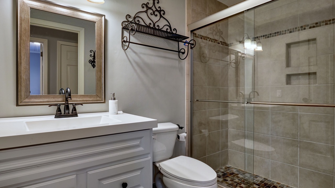 Photo of Bathroom in Mirror Lake