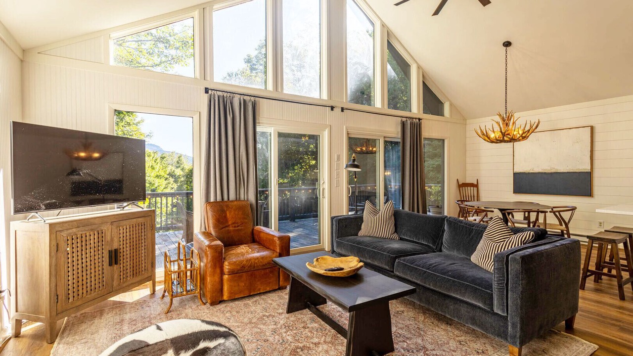 Photo of Livingroom in Seven Devils