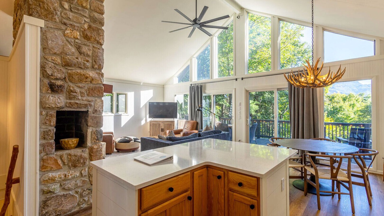 Photo of Livingroom in Seven Devils