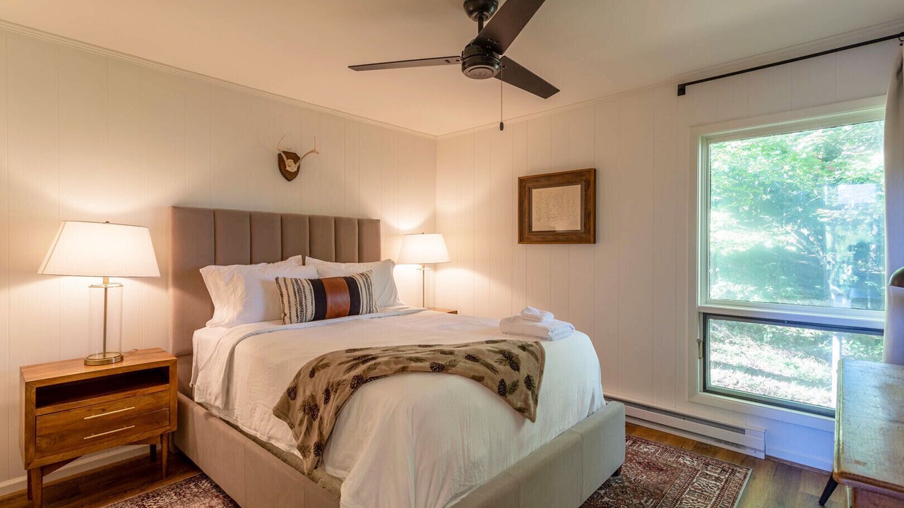Photo of Bedroom in Seven Devils