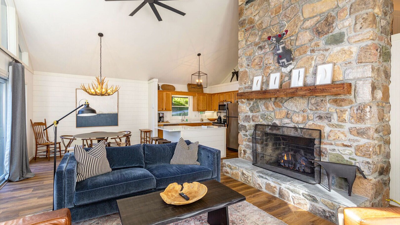 Photo of Livingroom in Seven Devils