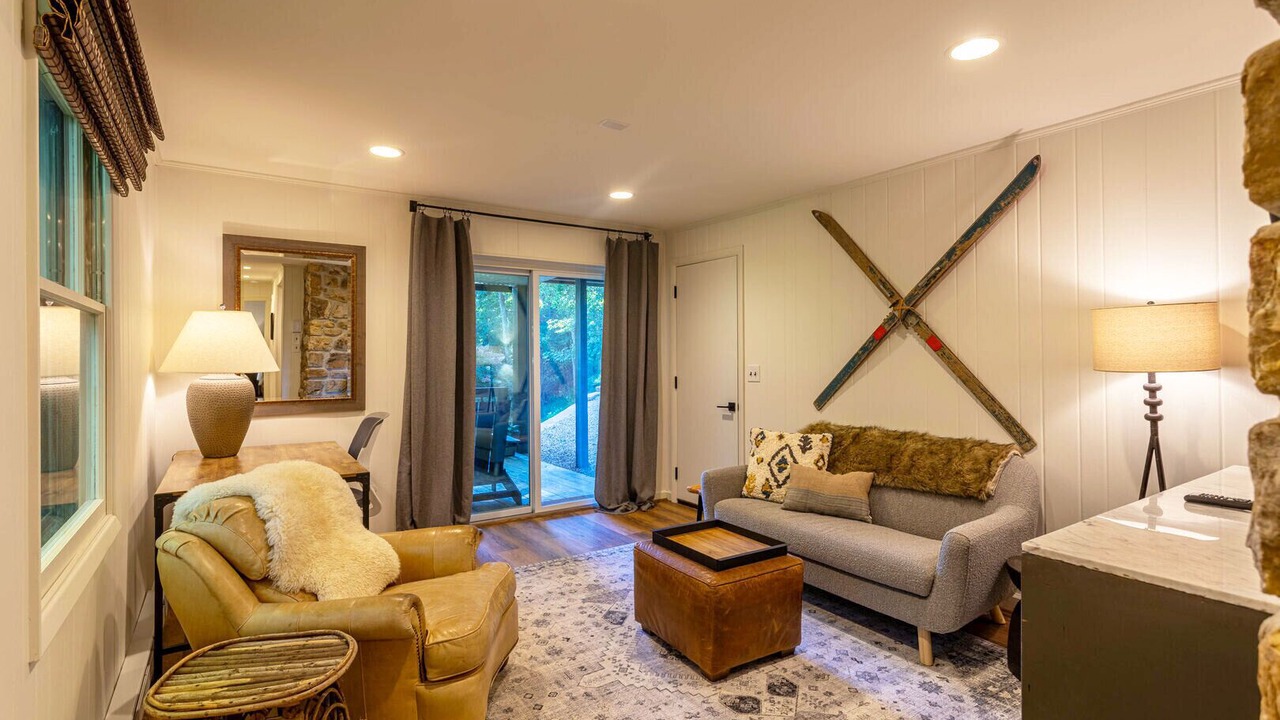 Photo of Livingroom in Seven Devils