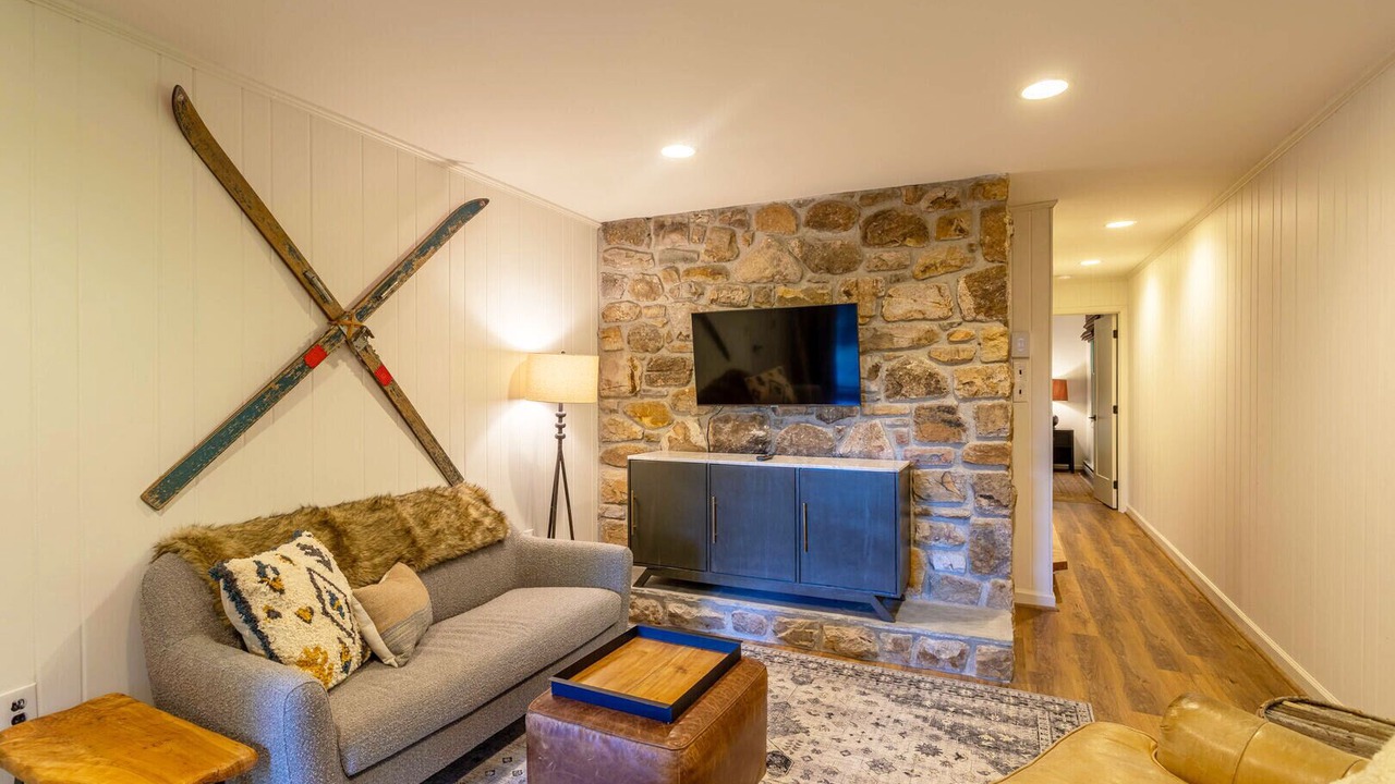 Photo of Livingroom in Seven Devils