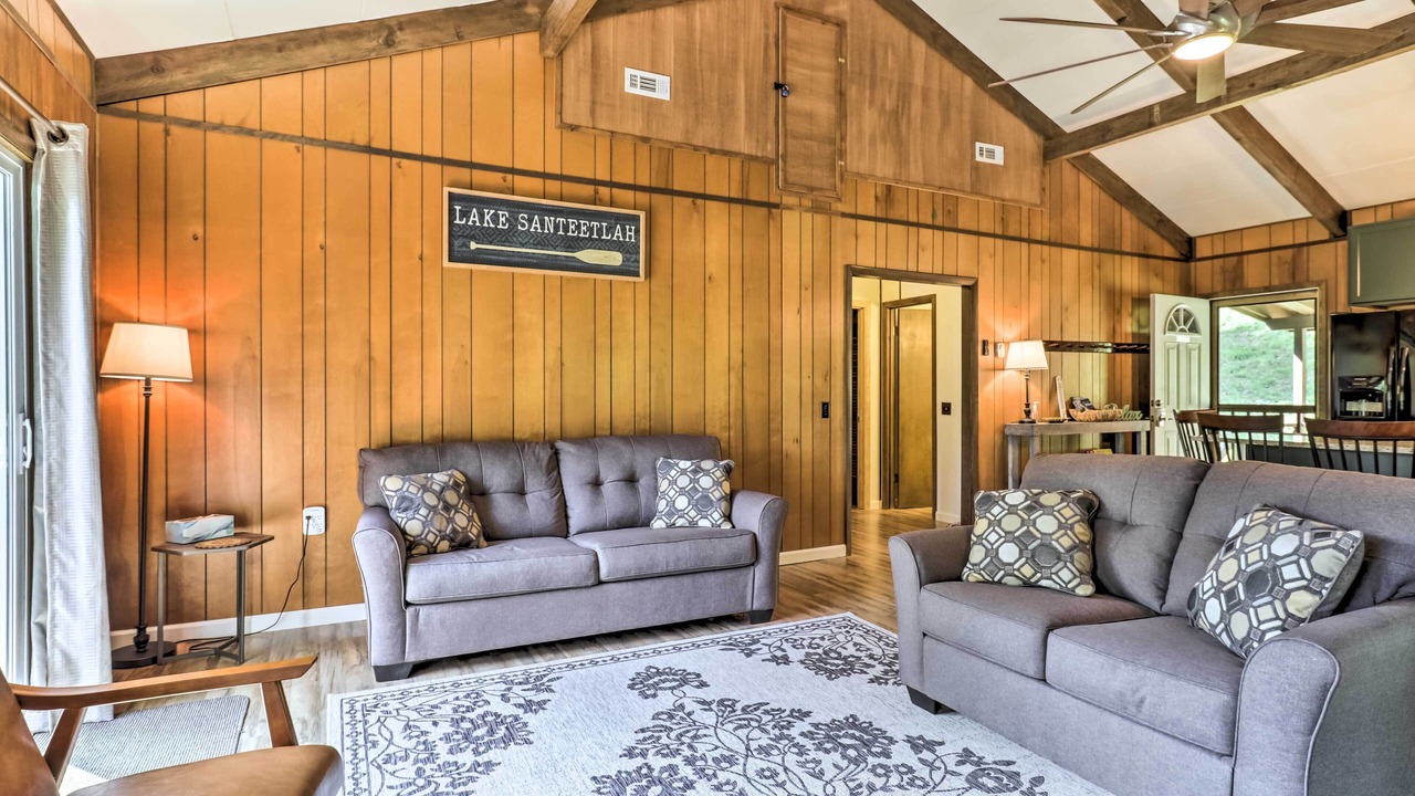 Photo of Livingroom in Robbinsville
