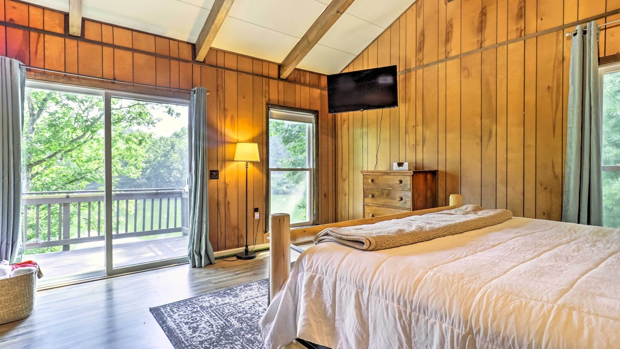 Photo of Bedroom in Robbinsville