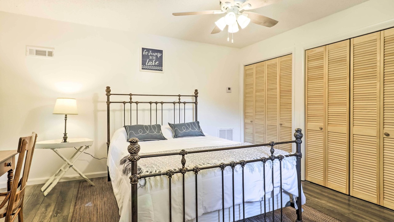 Photo of Bedroom in Robbinsville