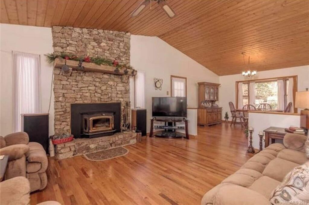 Photo of Livingroom in Old Fort
