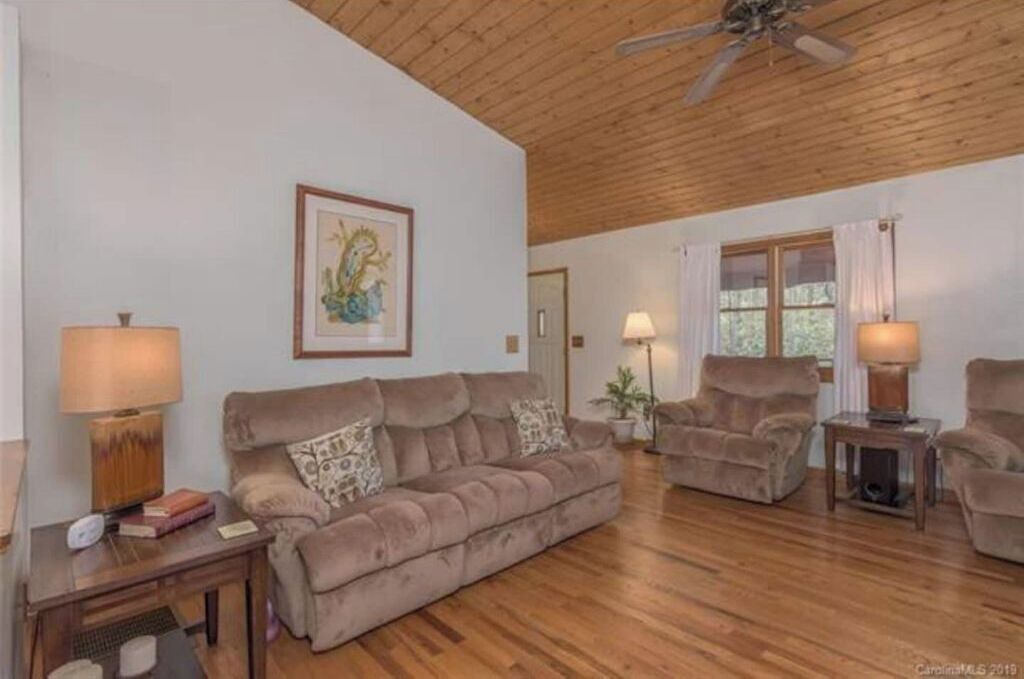 Photo of Livingroom in Old Fort