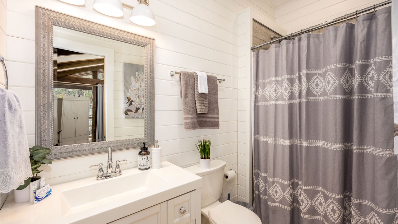 Photo of Bathroom in Alexander