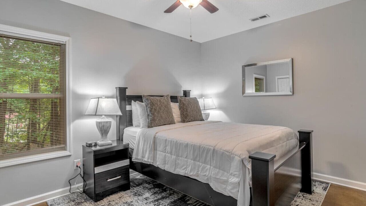 Photo of Bedroom in Royal Pines