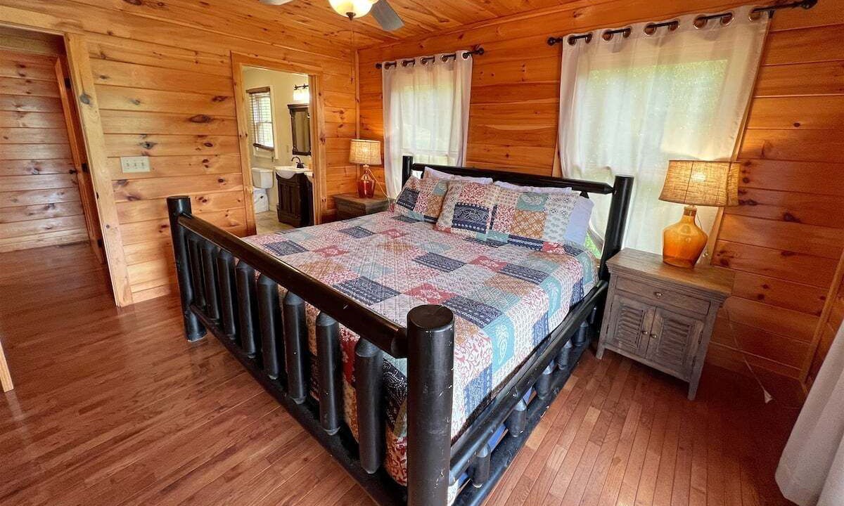 Photo of Bedroom in Bryson City