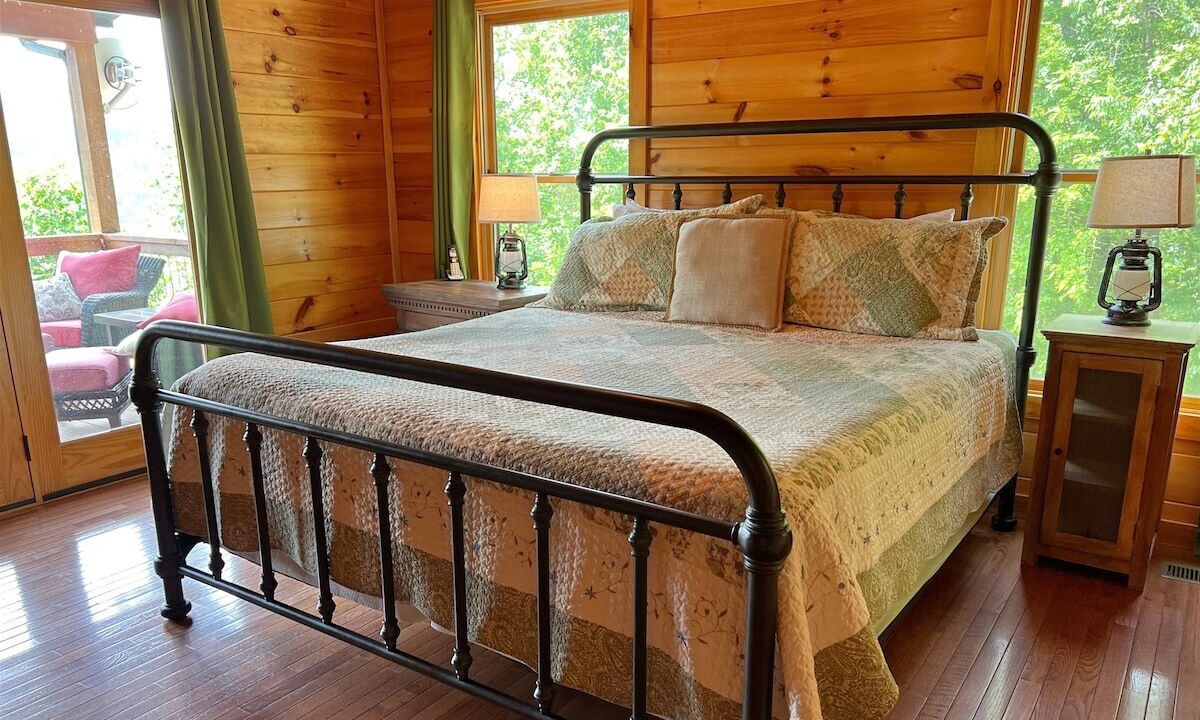 Photo of Bedroom in Bryson City