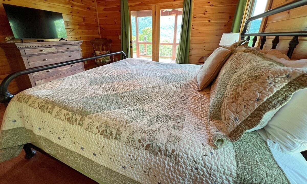 Photo of Bedroom in Bryson City