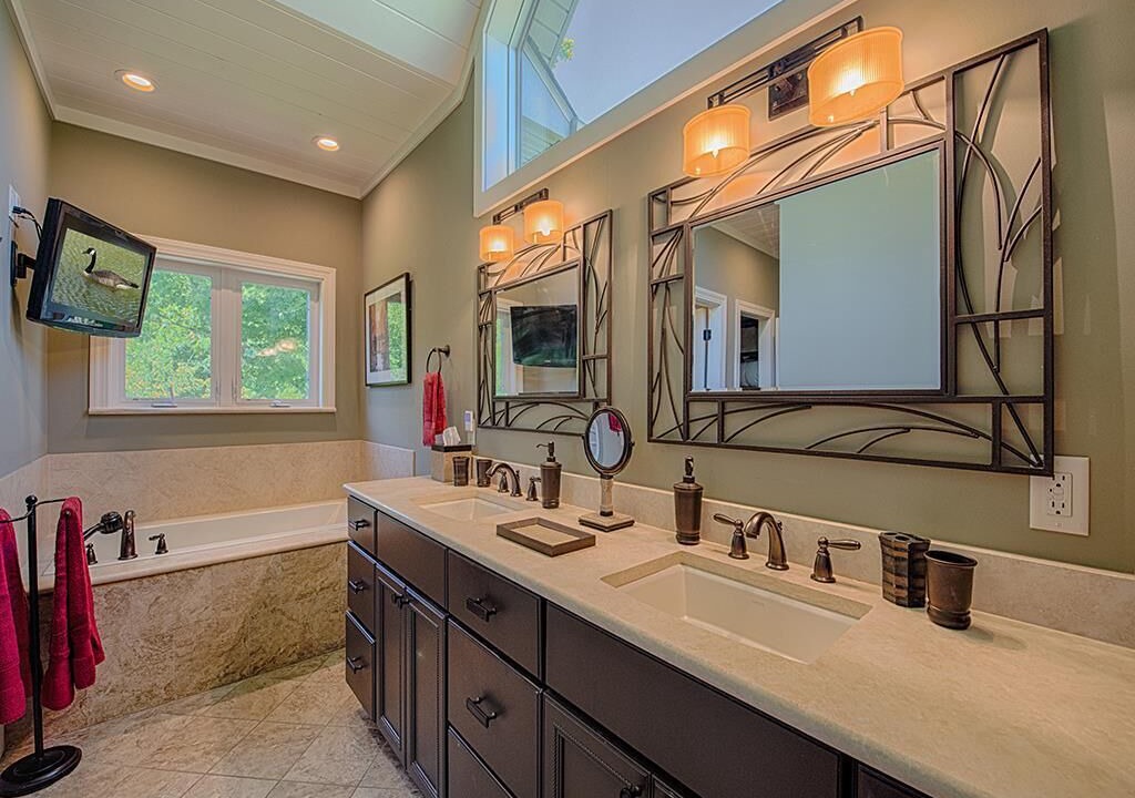 Photo of Bathroom in Cataloochee Ranch