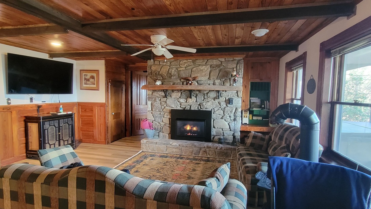 Photo of Livingroom in Maggie Valley