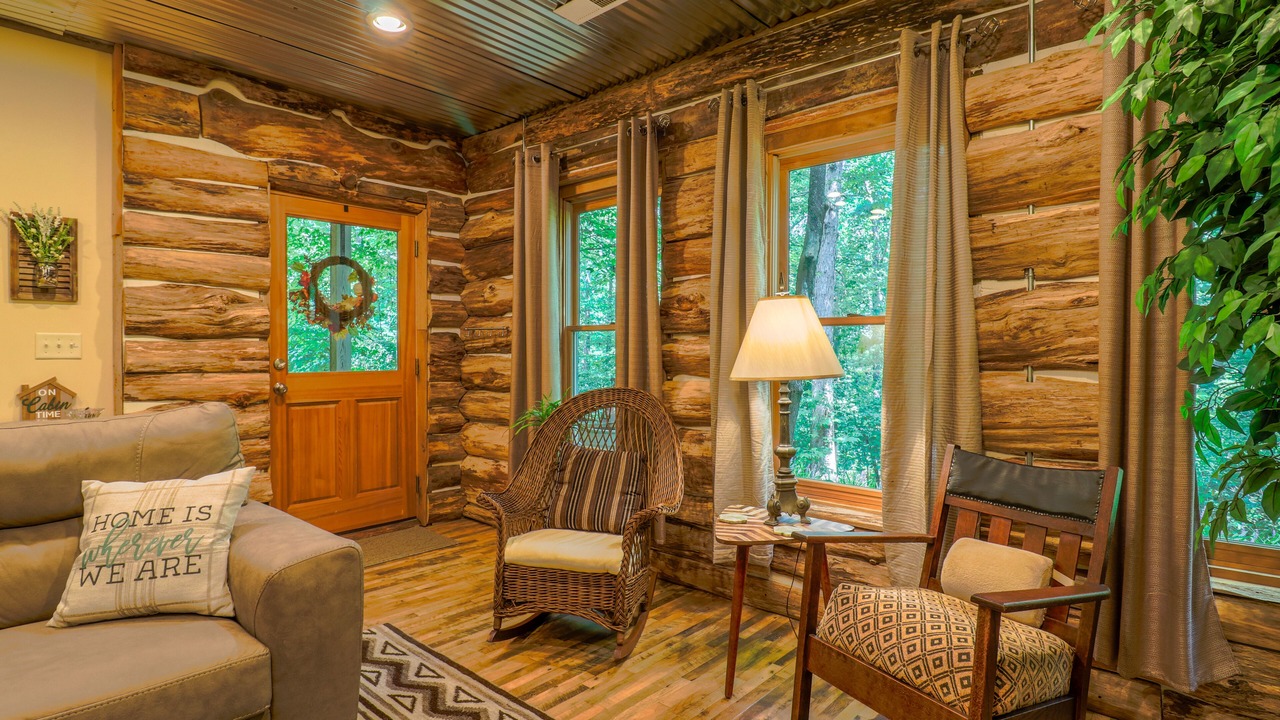 Photo of Livingroom in Flat Rock