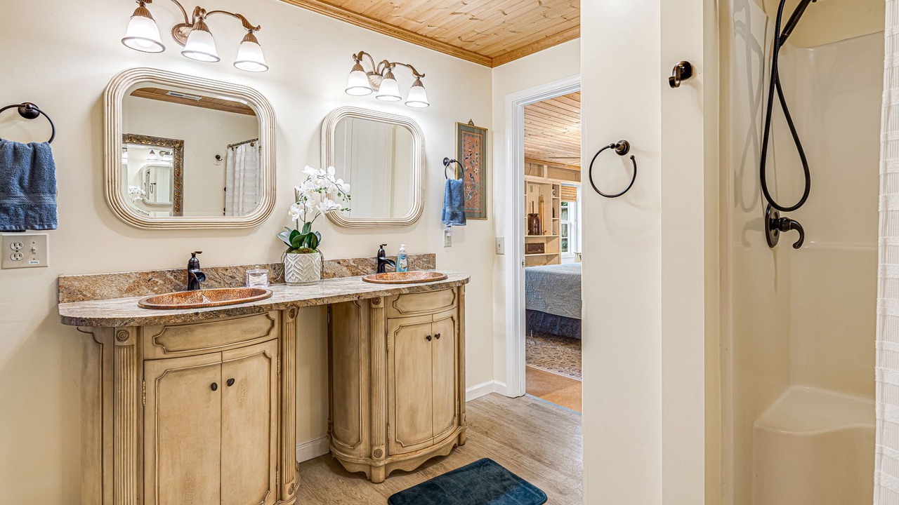 Photo of Bathroom in Otto